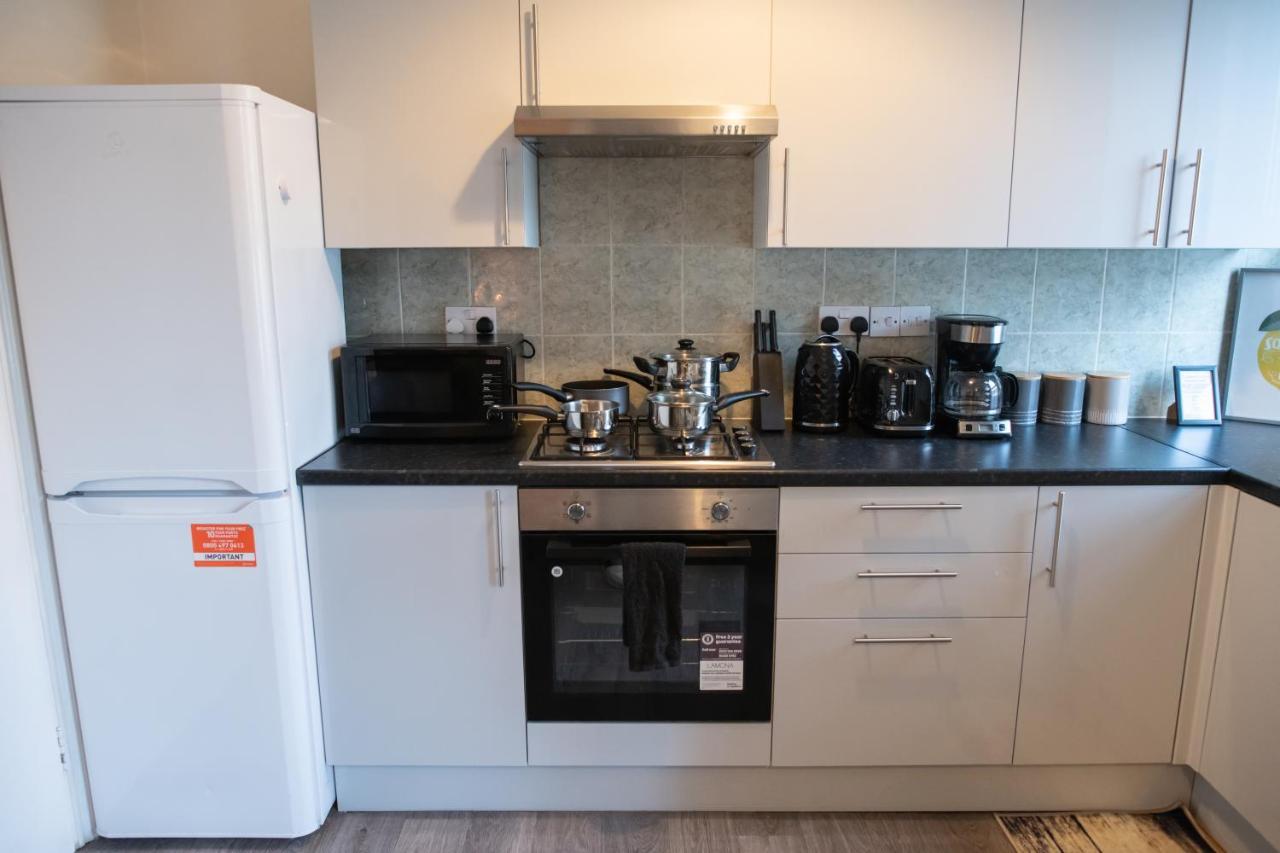 4 Bedroom Flat With High Speed Wi-Fi In North Acton, Ealing, West لندن المظهر الخارجي الصورة