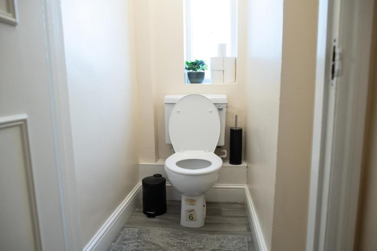 4 Bedroom Flat With High Speed Wi-Fi In North Acton, Ealing, West لندن المظهر الخارجي الصورة
