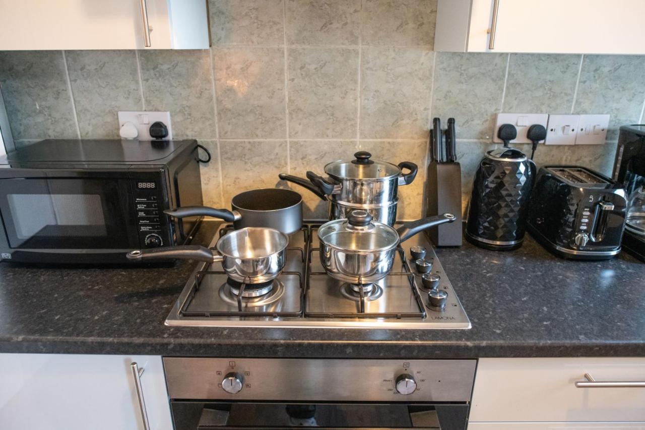 4 Bedroom Flat With High Speed Wi-Fi In North Acton, Ealing, West لندن المظهر الخارجي الصورة