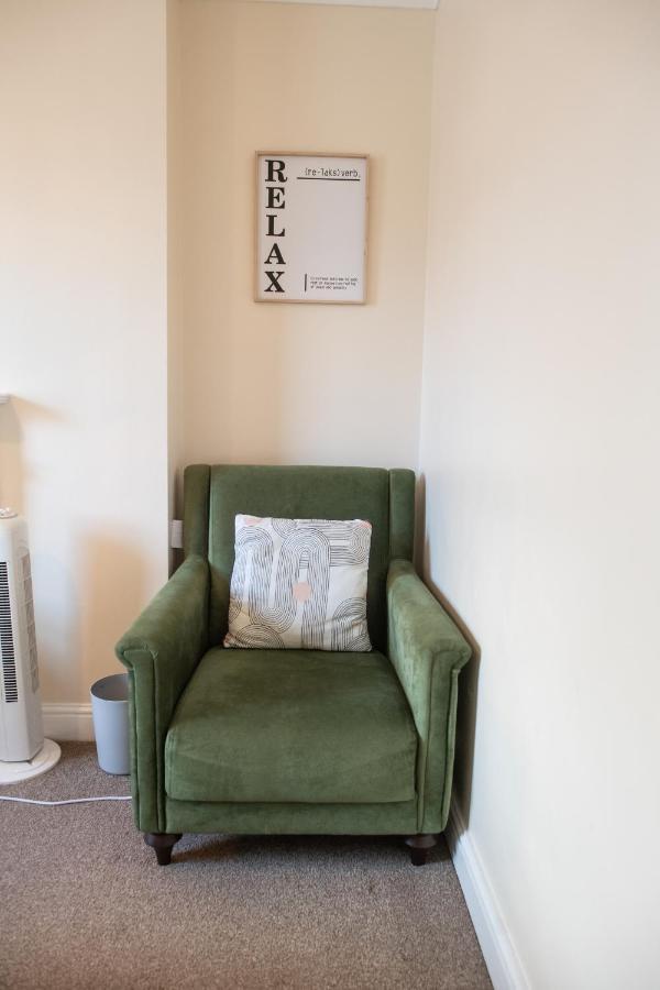 4 Bedroom Flat With High Speed Wi-Fi In North Acton, Ealing, West لندن المظهر الخارجي الصورة