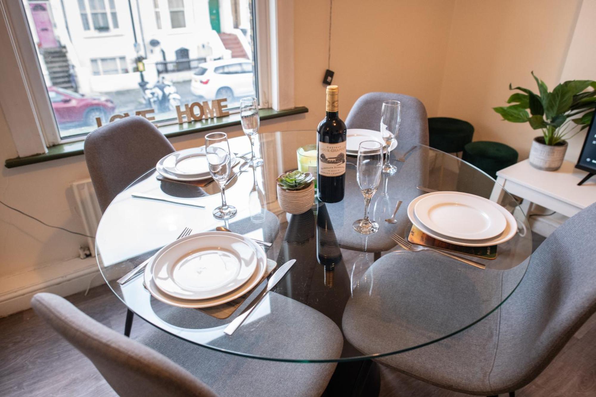 4 Bedroom Flat With High Speed Wi-Fi In North Acton, Ealing, West لندن المظهر الخارجي الصورة