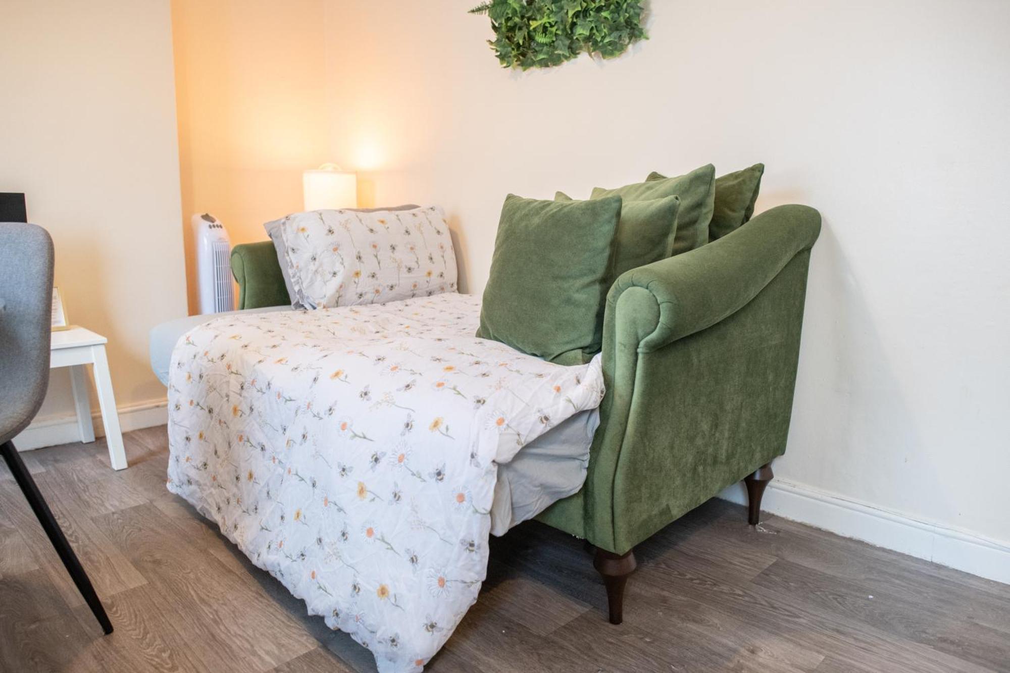 4 Bedroom Flat With High Speed Wi-Fi In North Acton, Ealing, West لندن المظهر الخارجي الصورة