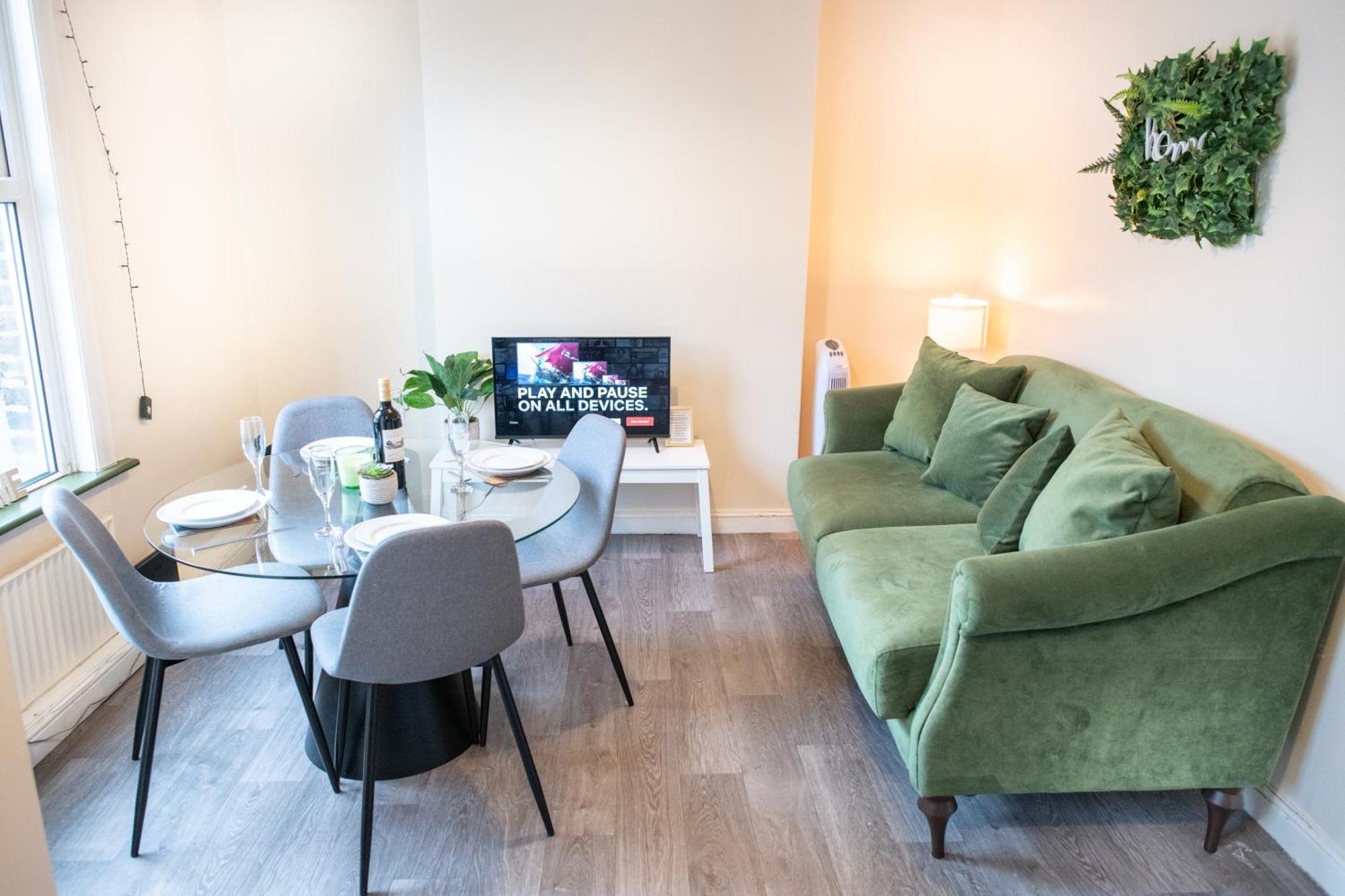 4 Bedroom Flat With High Speed Wi-Fi In North Acton, Ealing, West لندن المظهر الخارجي الصورة