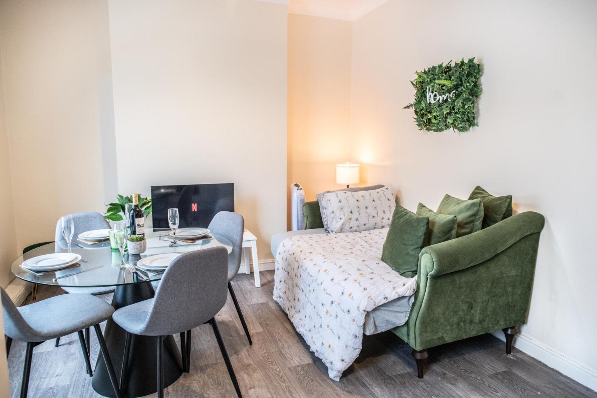 4 Bedroom Flat With High Speed Wi-Fi In North Acton, Ealing, West لندن المظهر الخارجي الصورة